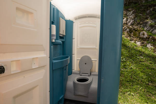 Porta potty delivery and setup in Peachtree City, GA